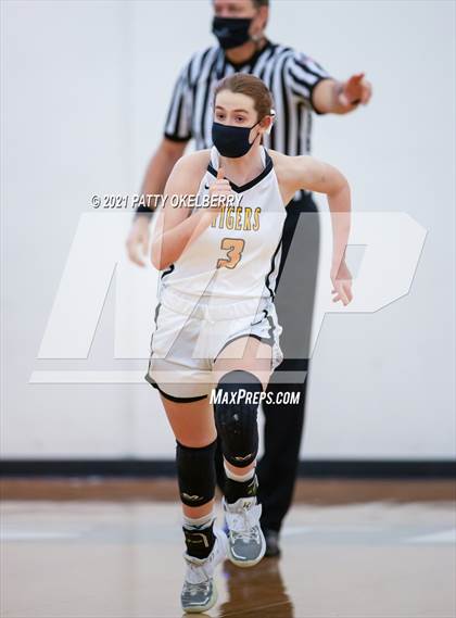 Thumbnail 3 in St. Agnes Academy vs San Antonio Christian (TAPPS 6A Area Playoff) photogallery.