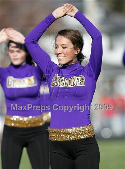 Thumbnail 2 in Glenwood @ Sacred Heart-Griffin (IHSA Class 5A Playoffs) photogallery.