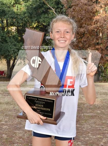 Thumbnail 2 in CIF State Cross Country Championships (Girls Awards) photogallery.