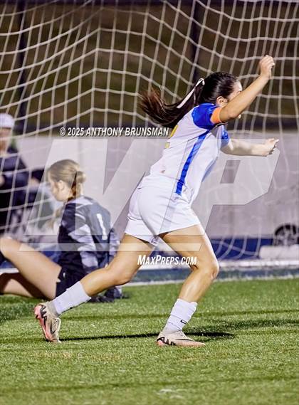 Thumbnail 2 in Lincoln vs. Twelve Bridges (CIF SJS D4 Final) photogallery.