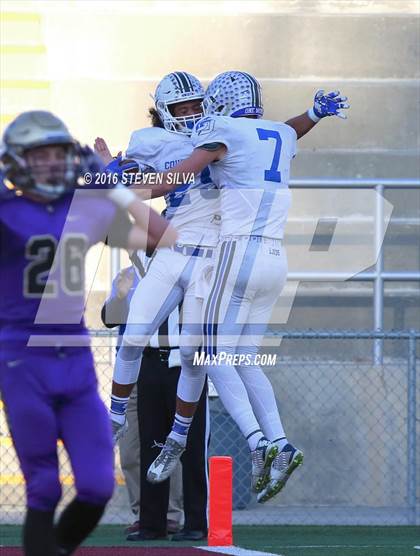 Thumbnail 1 in La Jolla Country Day vs. Santana (CIF SDS Division 4 Final) photogallery.
