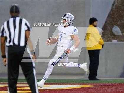 Thumbnail 1 in La Jolla Country Day vs. Santana (CIF SDS Division 4 Final) photogallery.