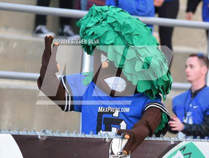 Thumbnail 1 in La Jolla Country Day vs. Santana (CIF SDS Division 4 Final) photogallery.