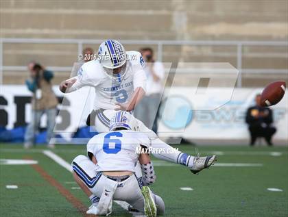 Thumbnail 3 in La Jolla Country Day vs. Santana (CIF SDS Division 4 Final) photogallery.
