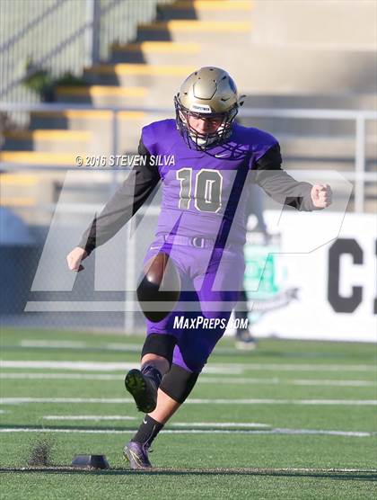 Thumbnail 2 in La Jolla Country Day vs. Santana (CIF SDS Division 4 Final) photogallery.