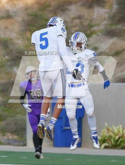 Thumbnail 1 in La Jolla Country Day vs. Santana (CIF SDS Division 4 Final) photogallery.