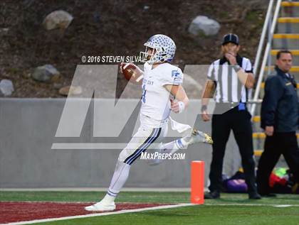 Thumbnail 3 in La Jolla Country Day vs. Santana (CIF SDS Division 4 Final) photogallery.