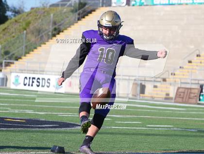 Thumbnail 3 in La Jolla Country Day vs. Santana (CIF SDS Division 4 Final) photogallery.