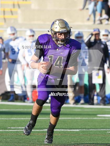 Thumbnail 2 in La Jolla Country Day vs. Santana (CIF SDS Division 4 Final) photogallery.