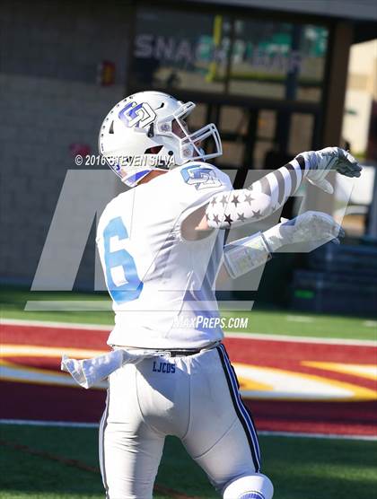 Thumbnail 3 in La Jolla Country Day vs. Santana (CIF SDS Division 4 Final) photogallery.