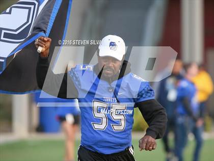 Thumbnail 1 in La Jolla Country Day vs. Santana (CIF SDS Division 4 Final) photogallery.