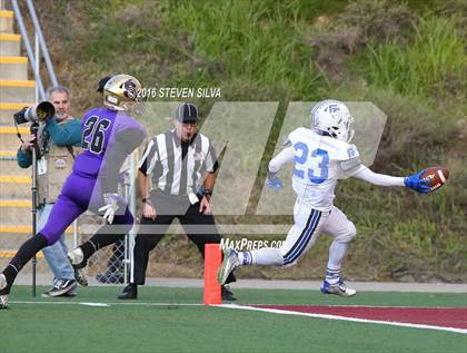Thumbnail 3 in La Jolla Country Day vs. Santana (CIF SDS Division 4 Final) photogallery.