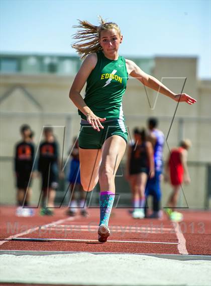 Thumbnail 1 in Sunset League Track and Field Championships photogallery.