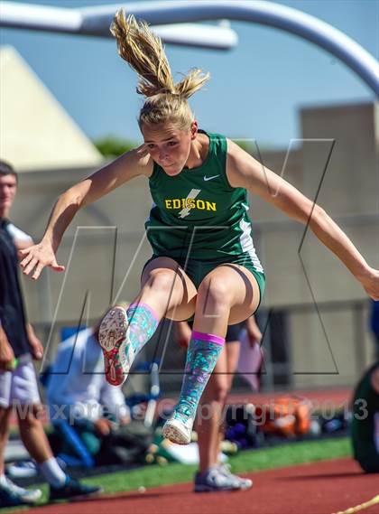 Thumbnail 2 in Sunset League Track and Field Championships photogallery.