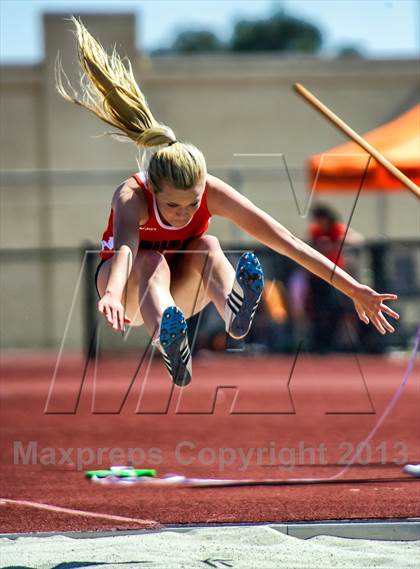Thumbnail 1 in Sunset League Track and Field Championships photogallery.