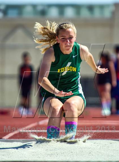 Thumbnail 2 in Sunset League Track and Field Championships photogallery.