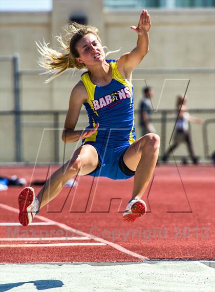 Thumbnail 1 in Sunset League Track and Field Championships photogallery.