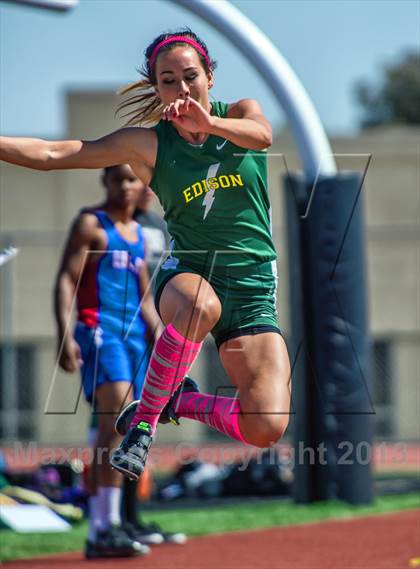 Thumbnail 3 in Sunset League Track and Field Championships photogallery.