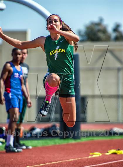 Thumbnail 2 in Sunset League Track and Field Championships photogallery.