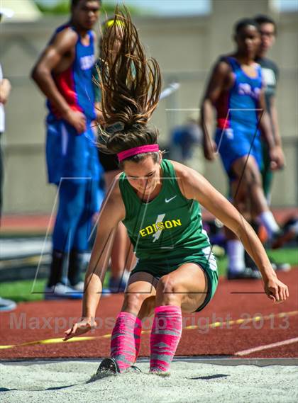 Thumbnail 2 in Sunset League Track and Field Championships photogallery.