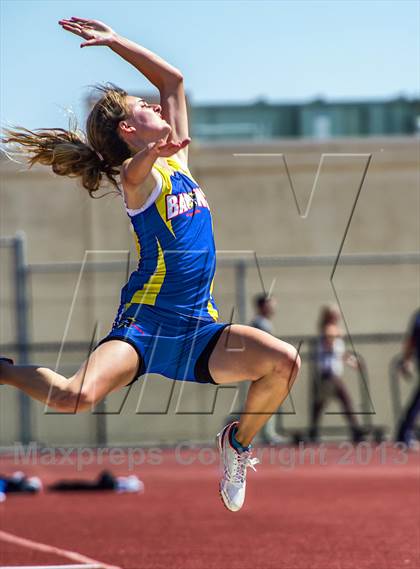 Thumbnail 1 in Sunset League Track and Field Championships photogallery.