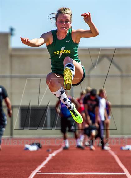 Thumbnail 3 in Sunset League Track and Field Championships photogallery.