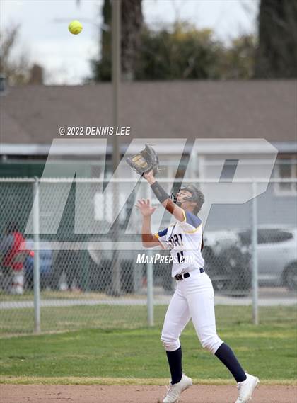 Thumbnail 1 in Ceres vs. Gregori photogallery.
