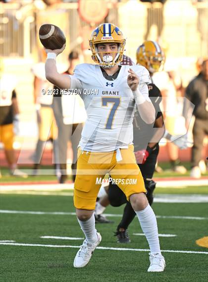 Thumbnail 2 in La Serna vs. Grant (CIF State D2AA Final) photogallery.