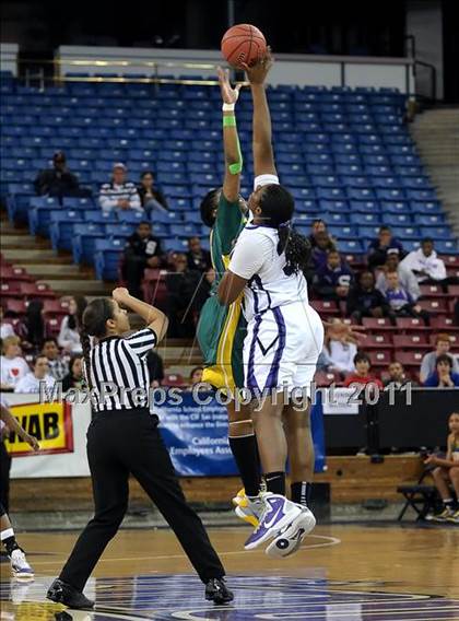 Thumbnail 1 in Vanden vs. Sacrametno (CIF SJS D3 Final) photogallery.