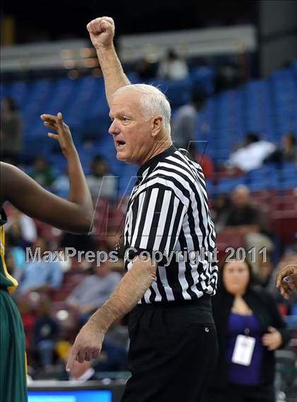 Thumbnail 2 in Vanden vs. Sacrametno (CIF SJS D3 Final) photogallery.