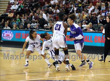 Thumbnail 2 in Vanden vs. Sacrametno (CIF SJS D3 Final) photogallery.