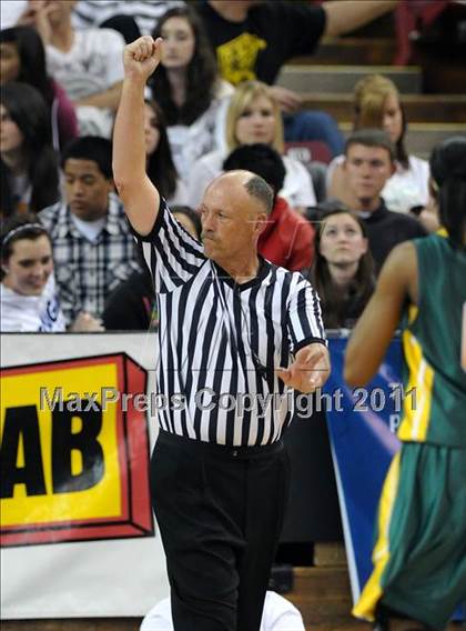 Thumbnail 2 in Vanden vs. Sacrametno (CIF SJS D3 Final) photogallery.