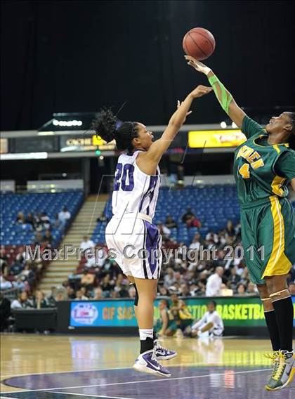 Thumbnail 3 in Vanden vs. Sacrametno (CIF SJS D3 Final) photogallery.
