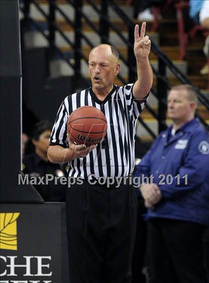 Thumbnail 2 in Vanden vs. Sacrametno (CIF SJS D3 Final) photogallery.