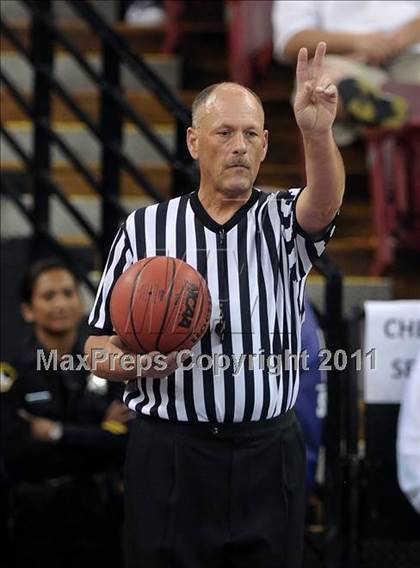 Thumbnail 1 in Vanden vs. Sacrametno (CIF SJS D3 Final) photogallery.