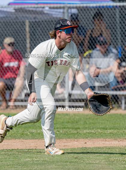 Thumbnail 2 in Roseville vs Fowler (CIF NorCal D3 Semifinal) photogallery.