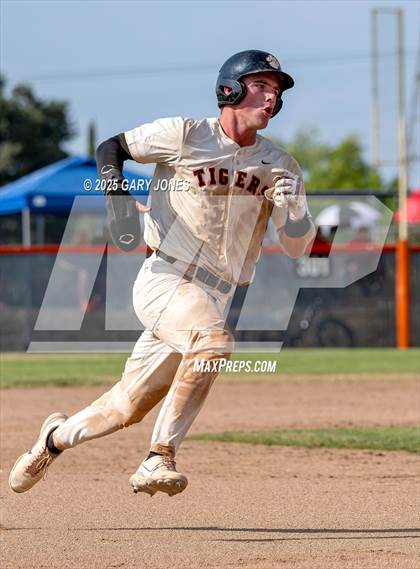 Thumbnail 1 in Roseville vs Fowler (CIF NorCal D3 Semifinal) photogallery.