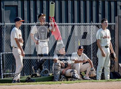 Thumbnail 3 in Roseville vs Fowler (CIF NorCal D3 Semifinal) photogallery.