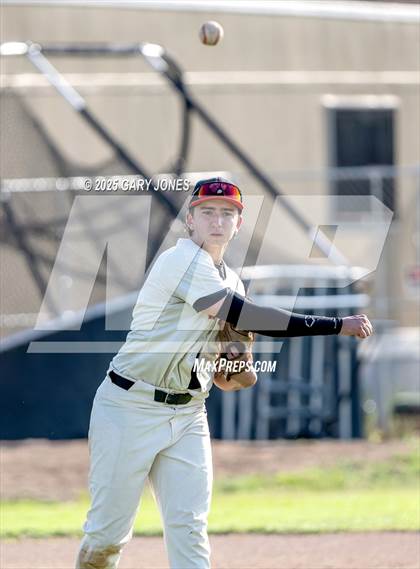 Thumbnail 1 in Roseville vs Fowler (CIF NorCal D3 Semifinal) photogallery.
