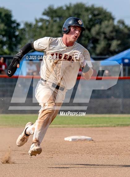 Thumbnail 3 in Roseville vs Fowler (CIF NorCal D3 Semifinal) photogallery.