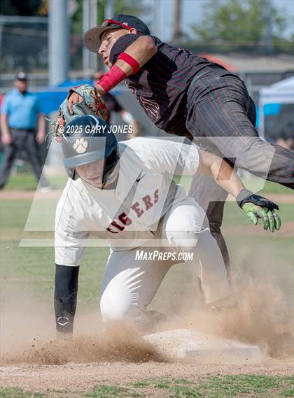 Thumbnail 1 in Roseville vs Fowler (CIF NorCal D3 Semifinal) photogallery.