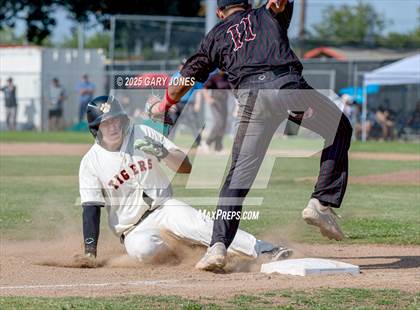 Thumbnail 2 in Roseville vs Fowler (CIF NorCal D3 Semifinal) photogallery.