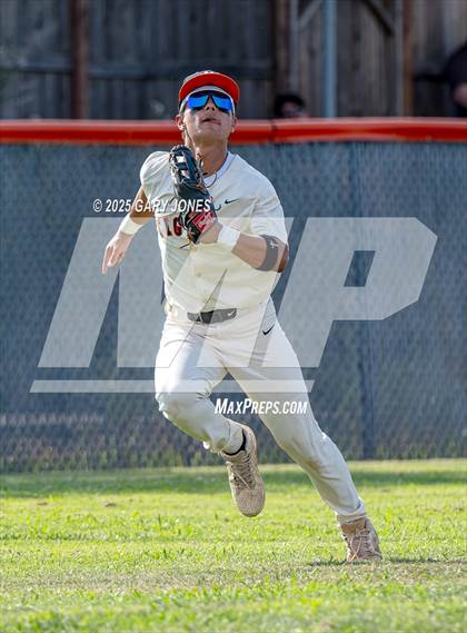 Thumbnail 2 in Roseville vs Fowler (CIF NorCal D3 Semifinal) photogallery.