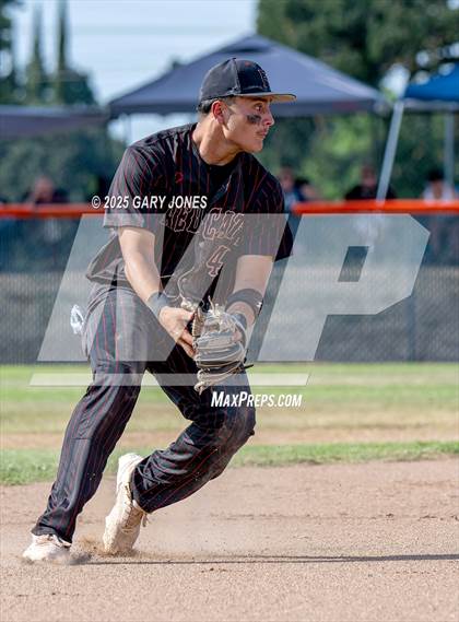 Thumbnail 3 in Roseville vs Fowler (CIF NorCal D3 Semifinal) photogallery.