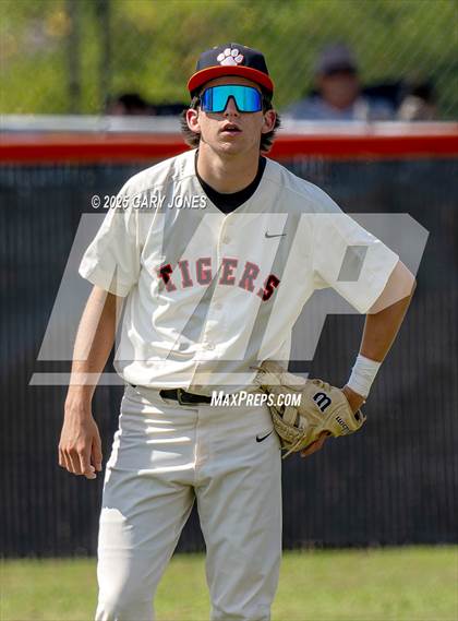 Thumbnail 2 in Roseville vs Fowler (CIF NorCal D3 Semifinal) photogallery.