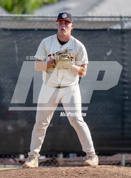 Thumbnail 2 in Roseville vs Fowler (CIF NorCal D3 Semifinal) photogallery.