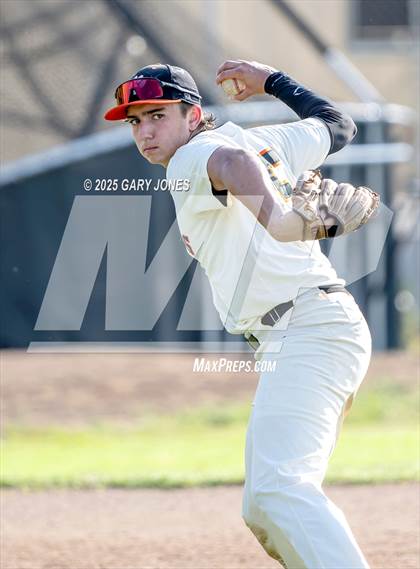 Thumbnail 2 in Roseville vs Fowler (CIF NorCal D3 Semifinal) photogallery.