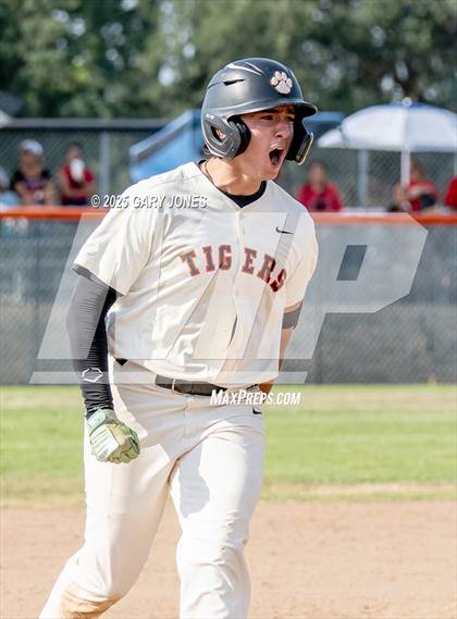 Thumbnail 3 in Roseville vs Fowler (CIF NorCal D3 Semifinal) photogallery.