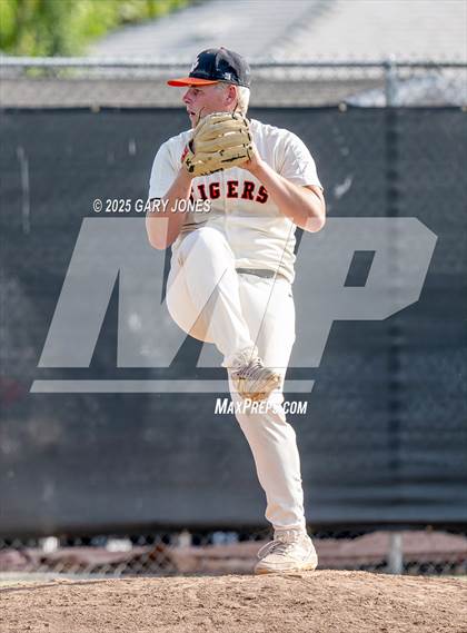 Thumbnail 3 in Roseville vs Fowler (CIF NorCal D3 Semifinal) photogallery.