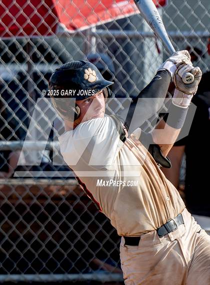Thumbnail 3 in Roseville vs Fowler (CIF NorCal D3 Semifinal) photogallery.